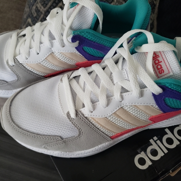 Adidas - Picture 7 of 11